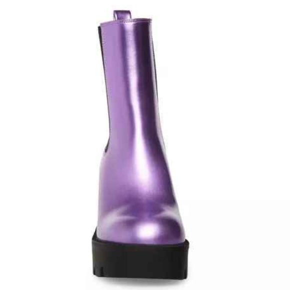 Madden Girl Tippah Double Gore Bootie with Lug Sole - Picture 3 of 7